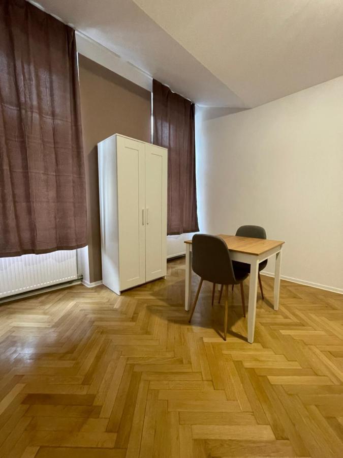 Schei Central Studios In The Heart Of Brassó Kültér fotó