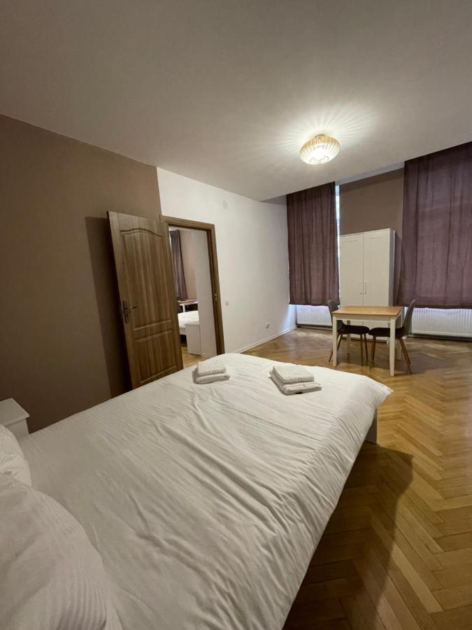 Schei Central Studios In The Heart Of Brassó Kültér fotó