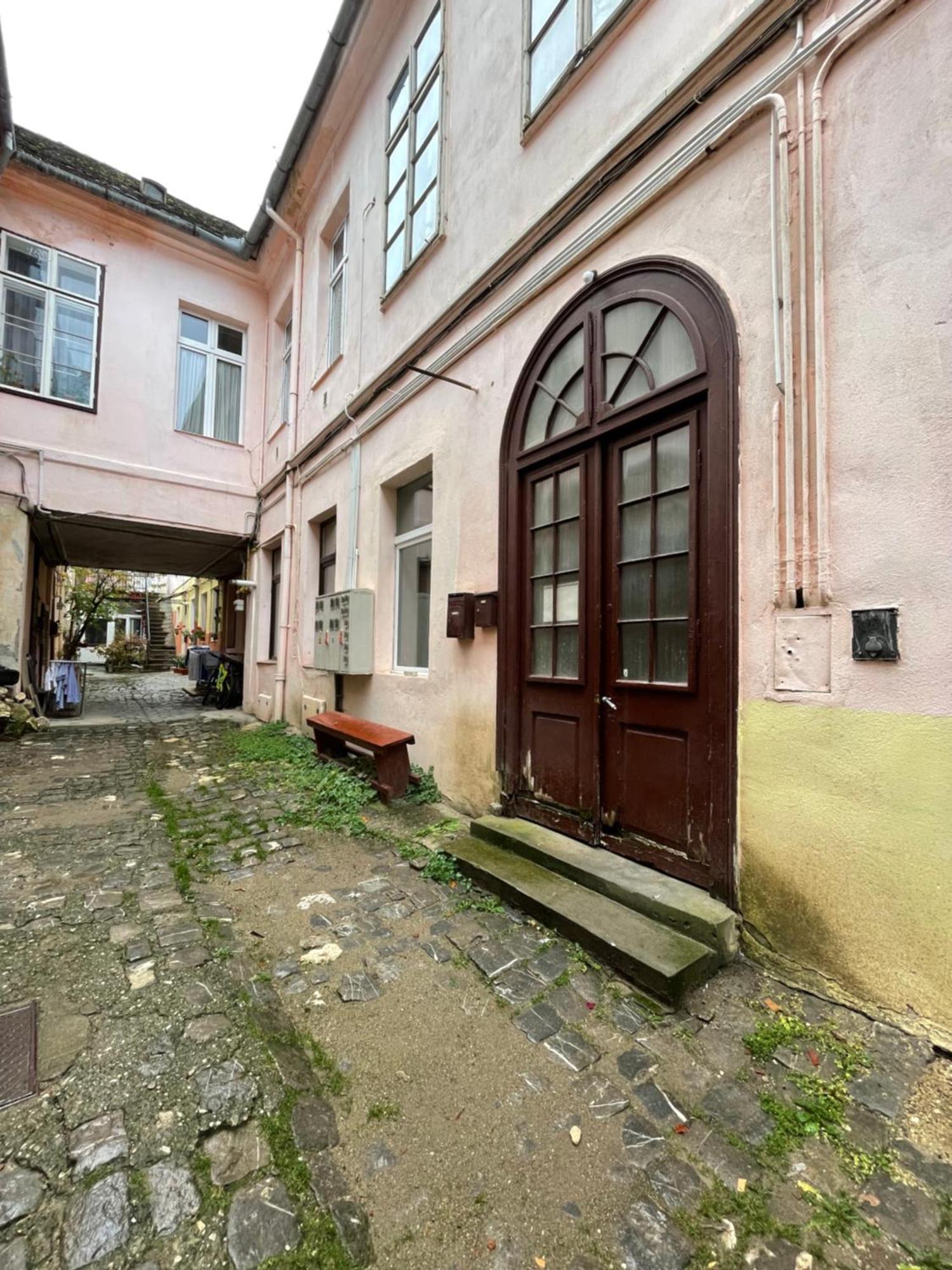 Schei Central Studios In The Heart Of Brassó Kültér fotó